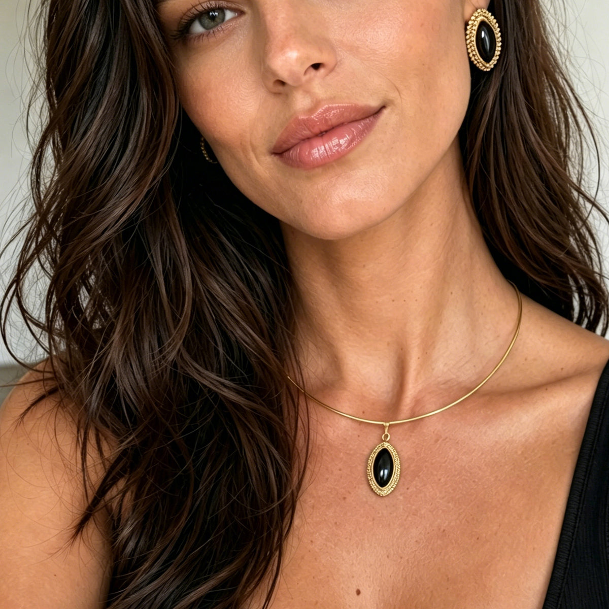 Minimalist Resin Pendant Choker Necklace