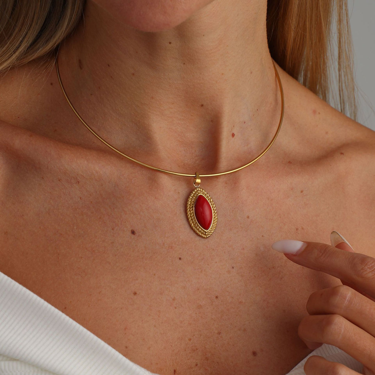 Minimalist Resin Pendant Choker Necklace